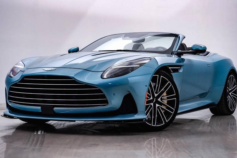 ASTON MARTIN DB12 2024 SCFRMFGW9RGM12903 image